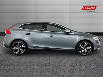 Used Volvo V40 2018 for sale - 77113753: Photo