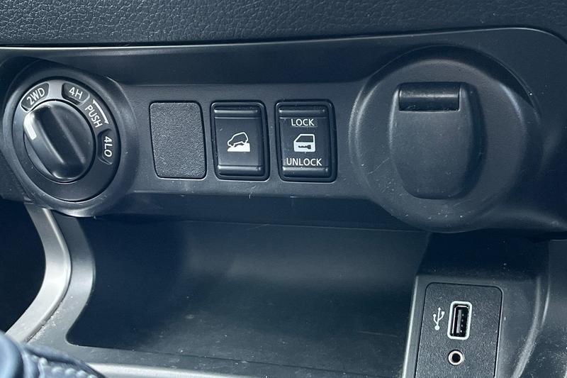 Used Nissan Navara 2020 for sale - 77729523: Photo 32