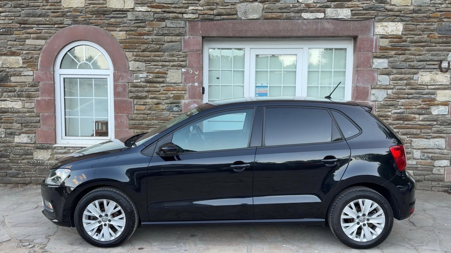 Used Volkswagen Polo 2016 for sale - 76510500: Photo 2