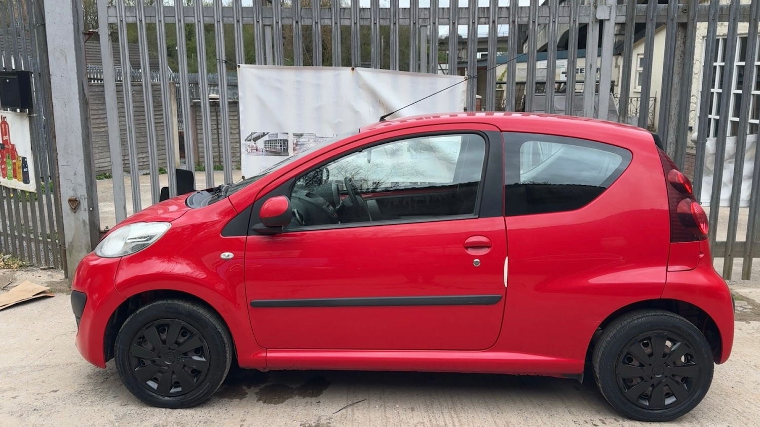 Used Peugeot 107 2012 for sale - 78139489: Photo 2