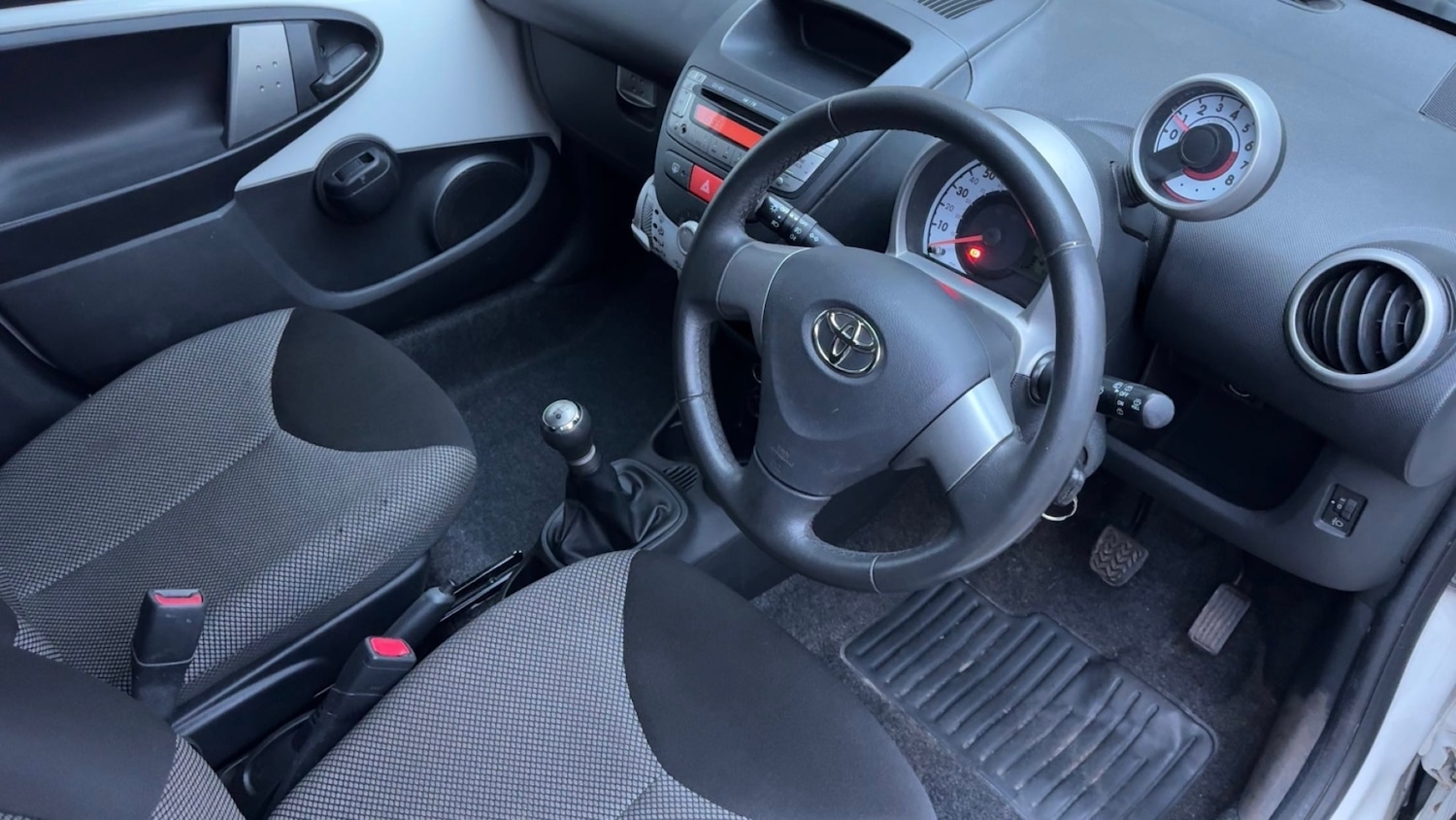 Used Toyota AYGO 2013 for sale - 77409947: Photo 8