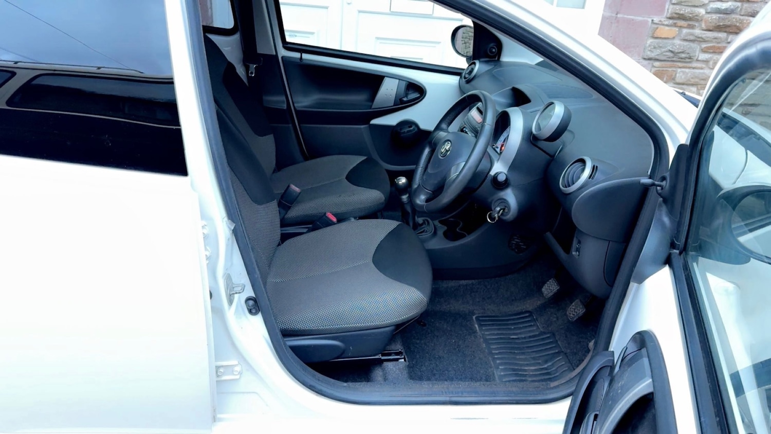 Used Toyota AYGO 2013 for sale - 77409947: Photo 9