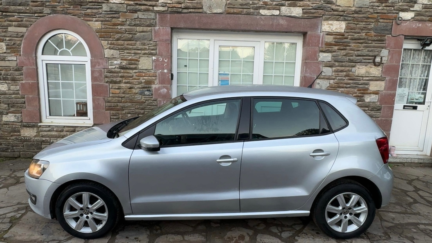 Used Volkswagen Polo 2014 for sale - 76226123: Photo 2