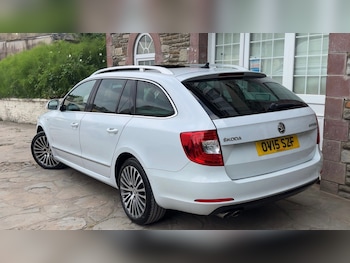 Used Skoda Superb 2015 for sale - 75865813: Photo