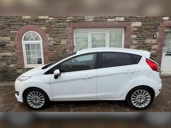 Used Ford Fiesta 2015 for sale - 76518473: Photo
