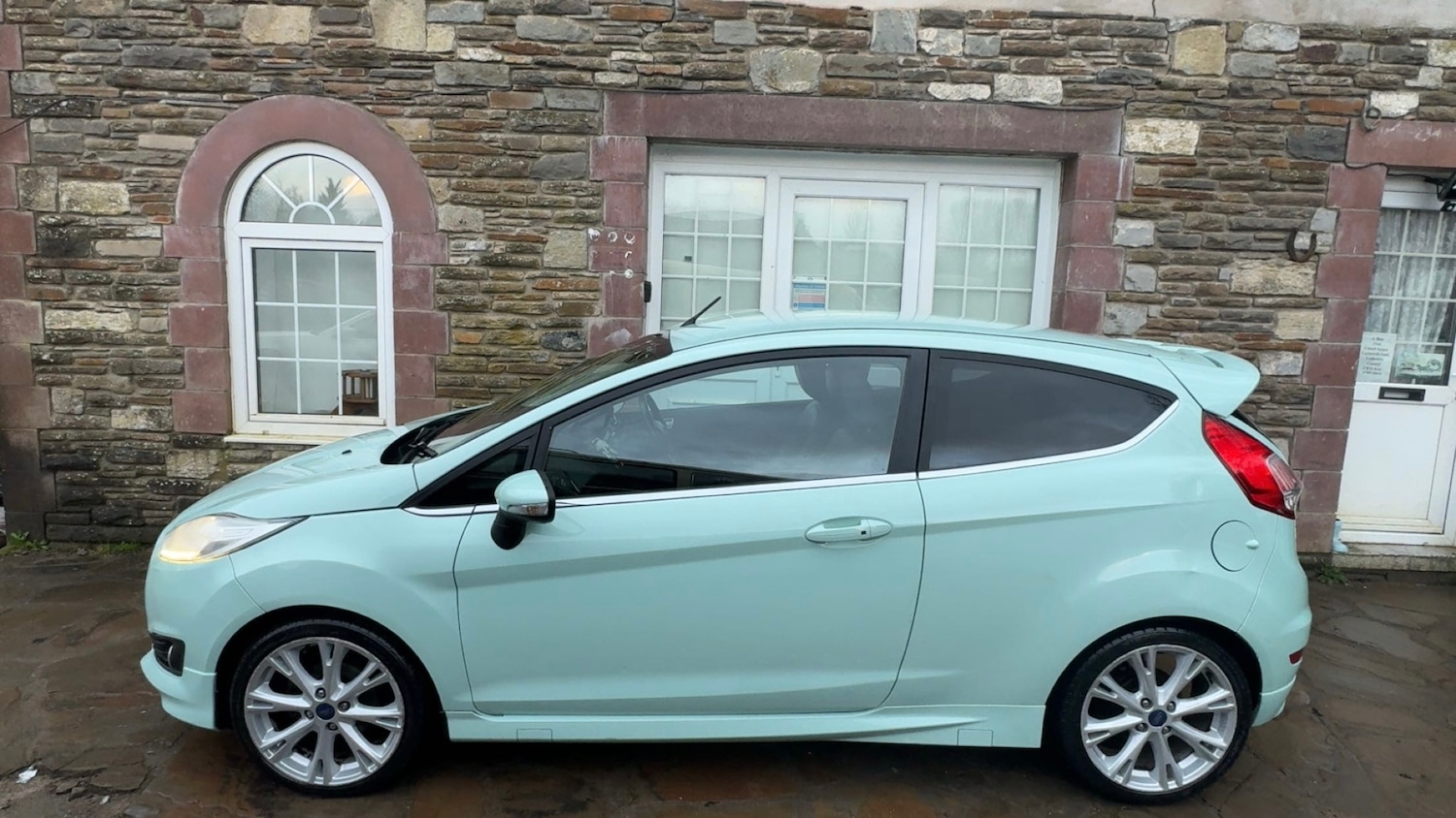 Used Ford Fiesta 2016 for sale - 78032078: Photo 2