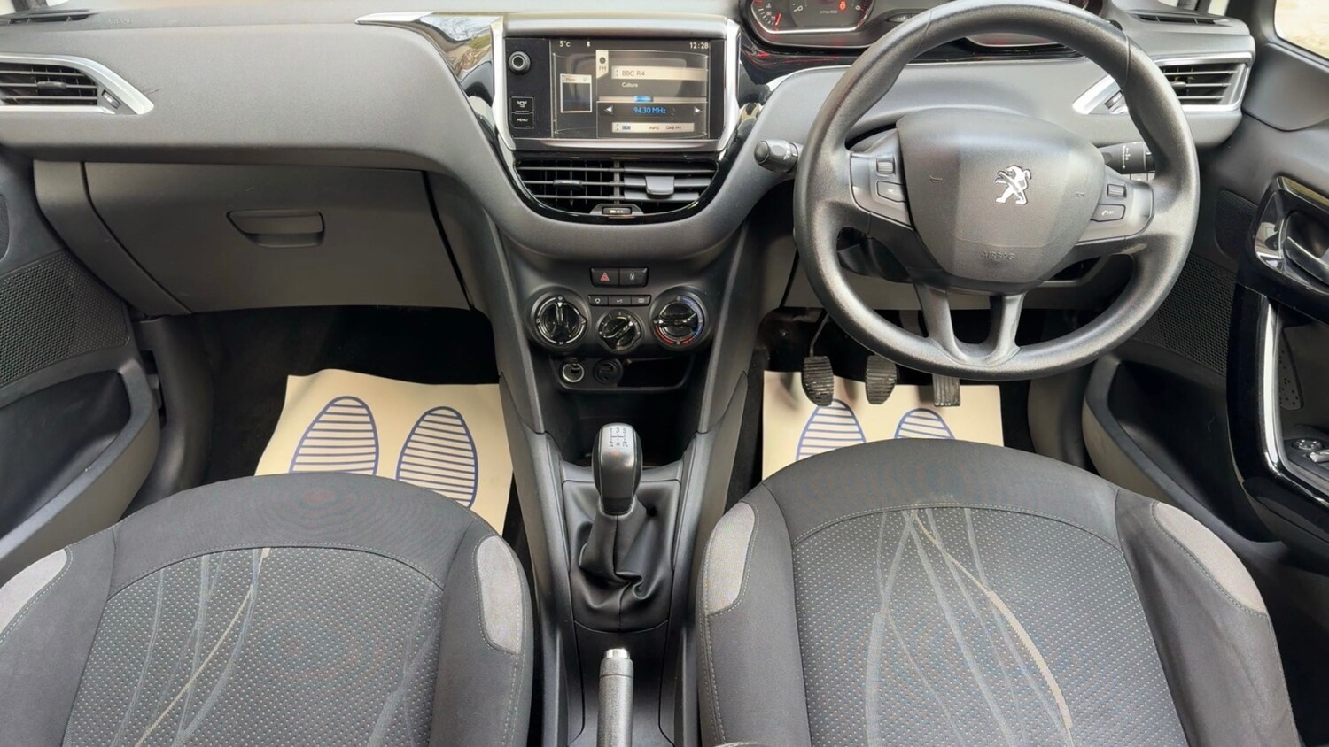 Used Peugeot 208 2014 for sale - 77357686: Photo 15