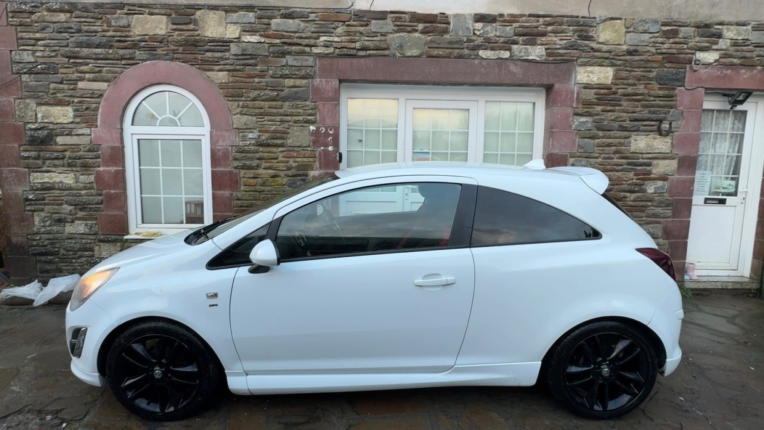 Used Vauxhall Corsa 2014 for sale - 76669075: Photo 2