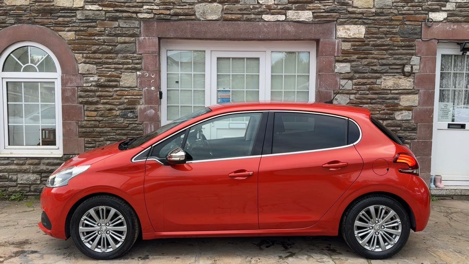 Used Peugeot 208 2016 for sale - 76058267: Photo 2