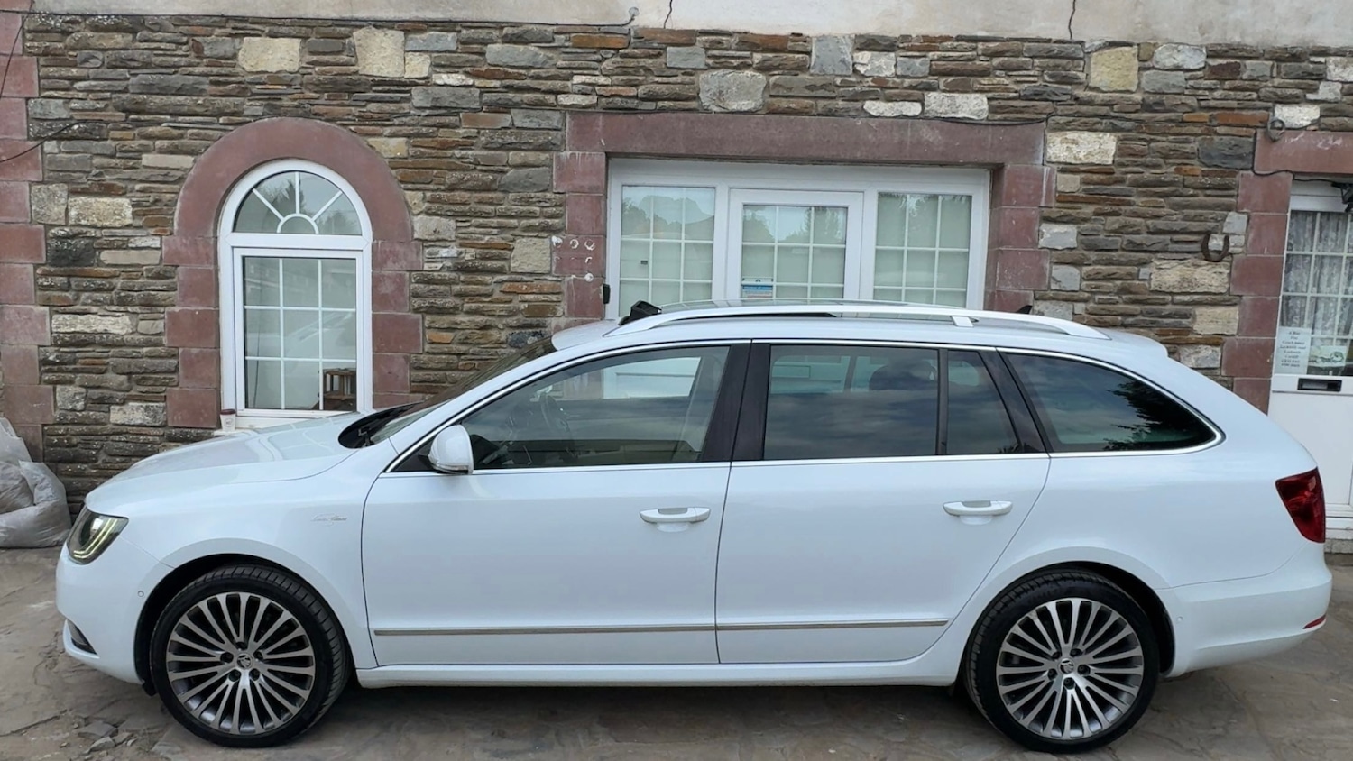 Used Skoda Superb 2015 for sale - 76520911: Photo 2