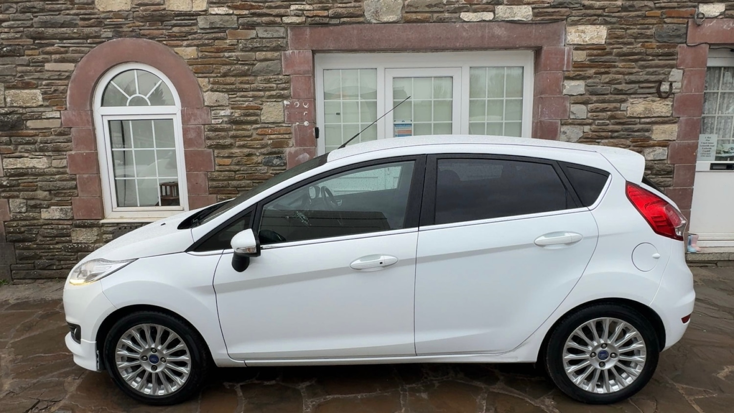 Used Ford Fiesta 2015 for sale - 78063732: Photo 2