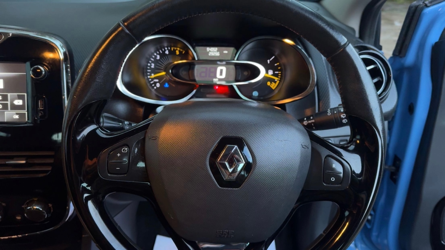 Used Renault Clio 2014 for sale - 77563360: Photo 12