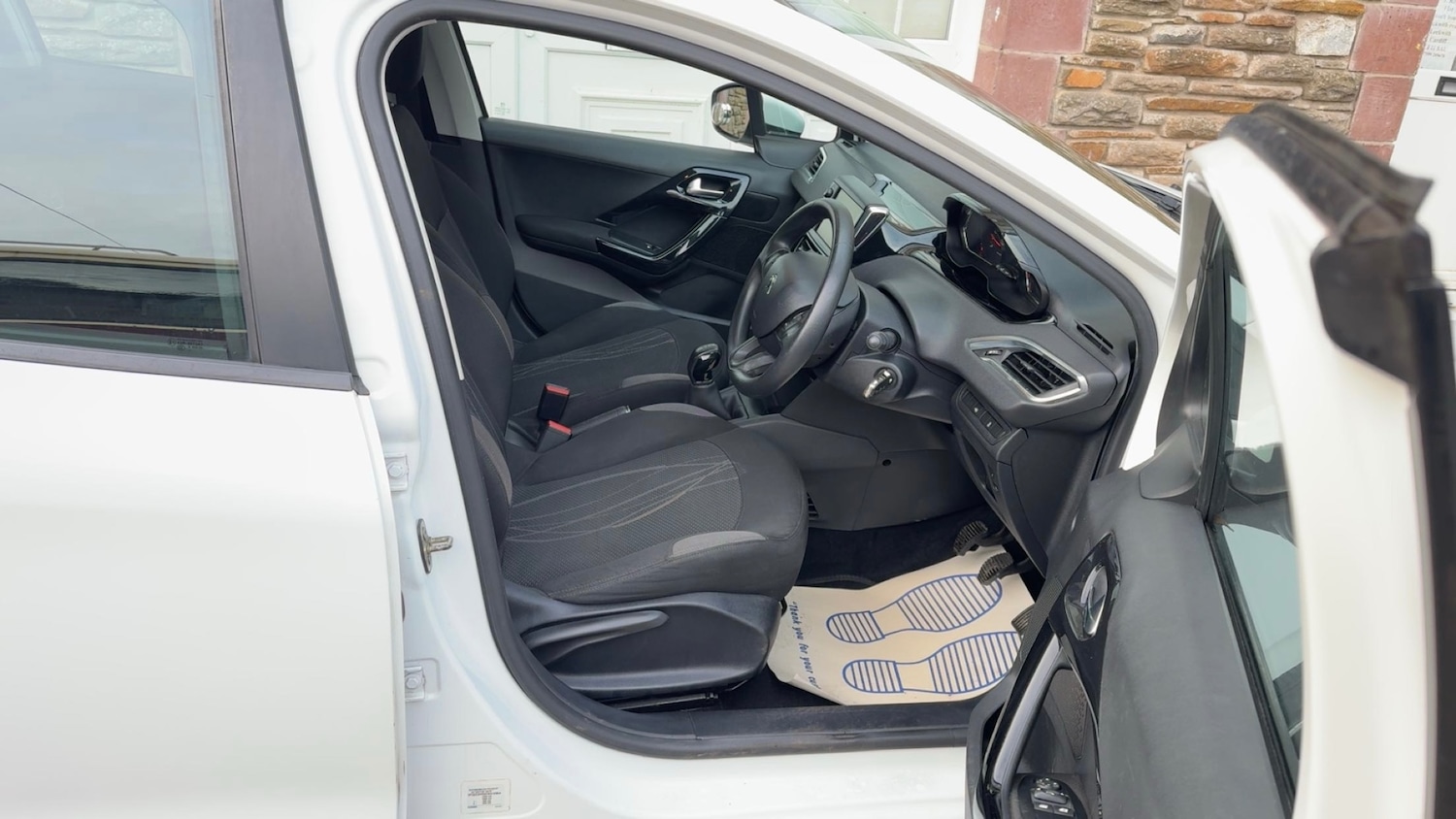 Used Peugeot 208 2014 for sale - 76726160: Photo 13