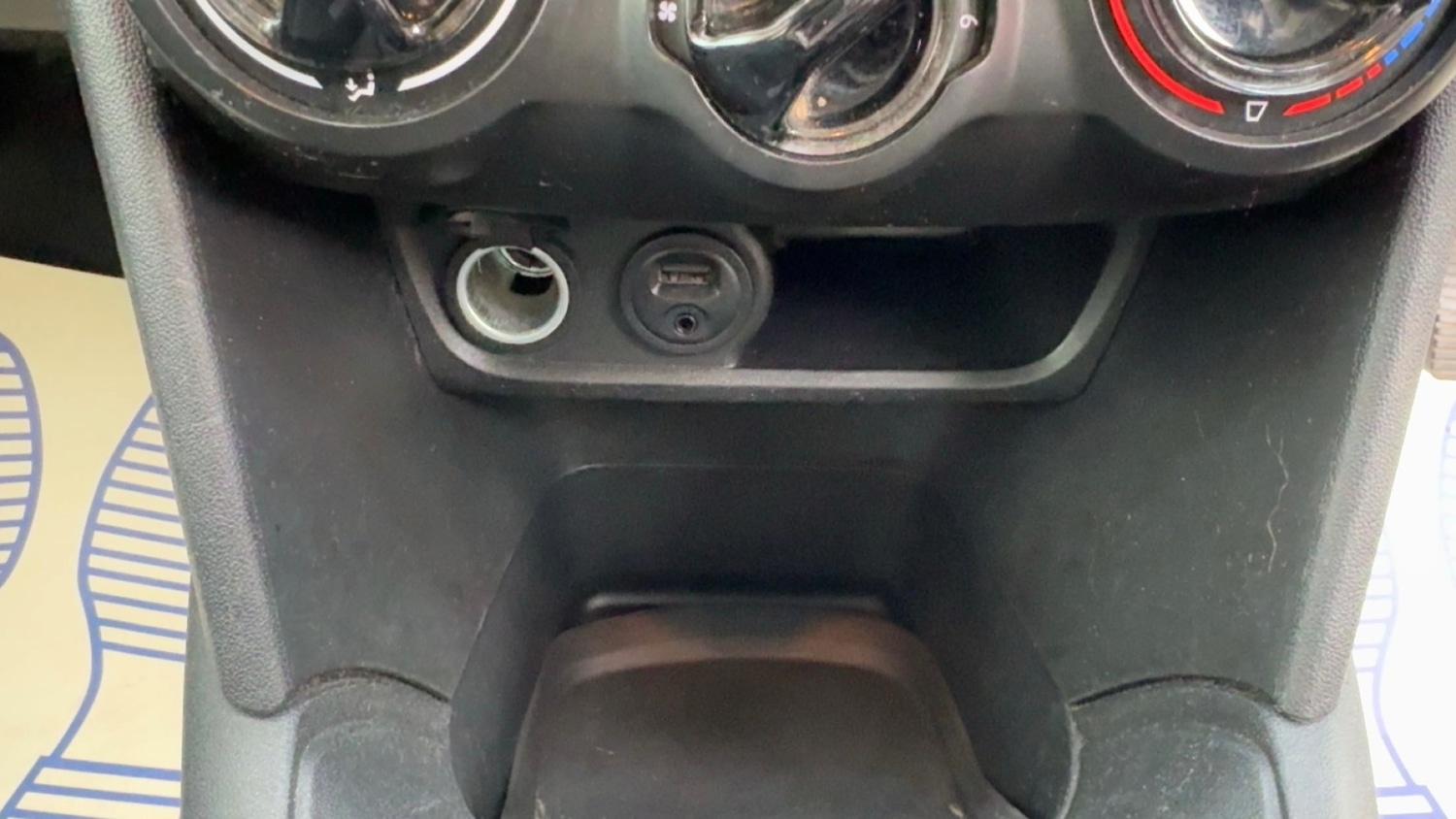 Used Peugeot 208 2014 for sale - 76726160: Photo 15