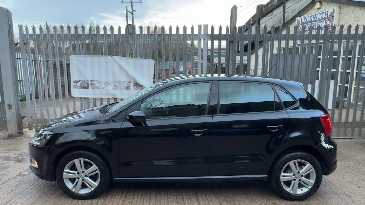 Used Volkswagen Polo 2016 for sale - 76752022: Photo 2