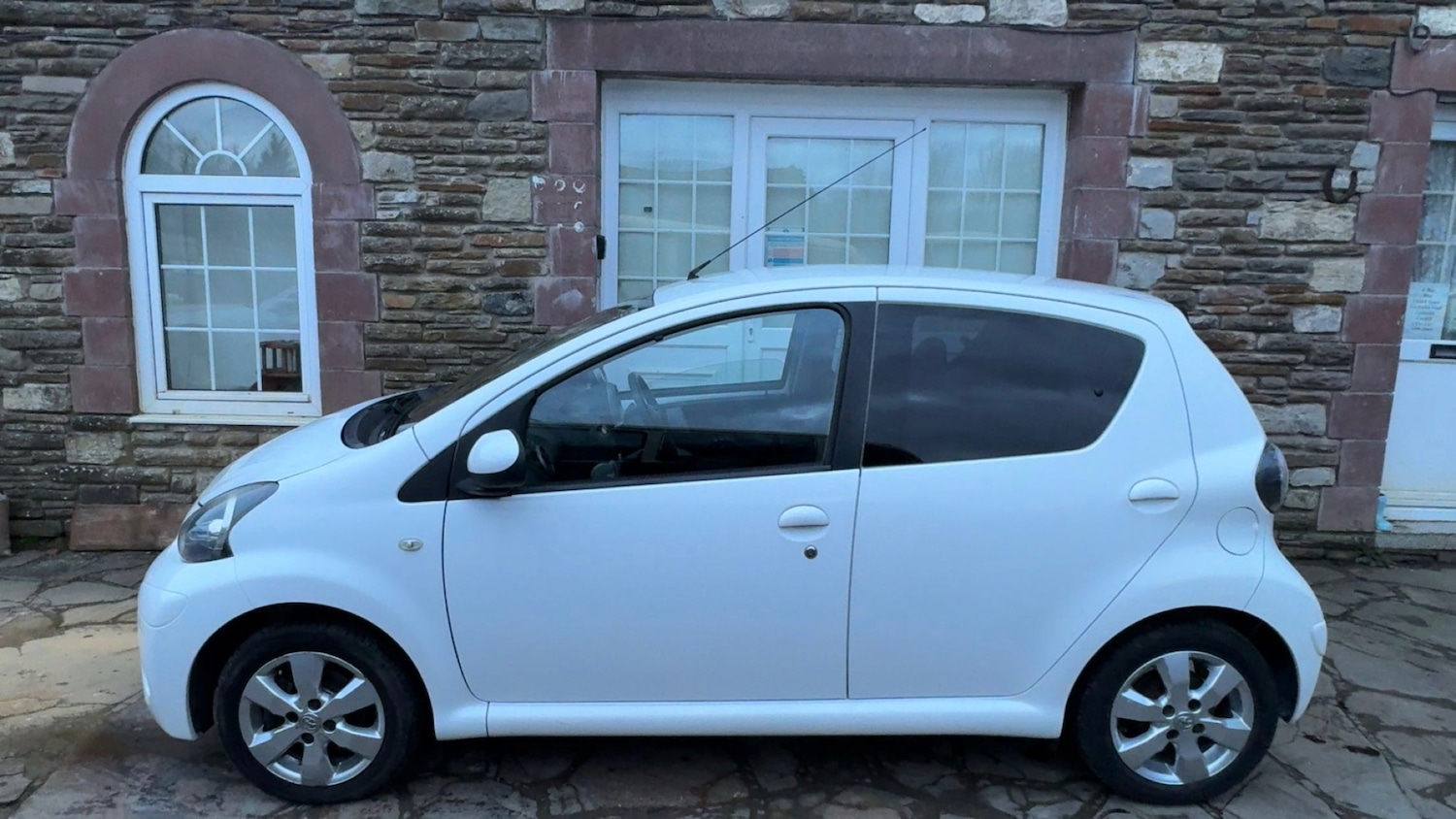 Used Toyota AYGO 2013 for sale - 78032072: Photo 2