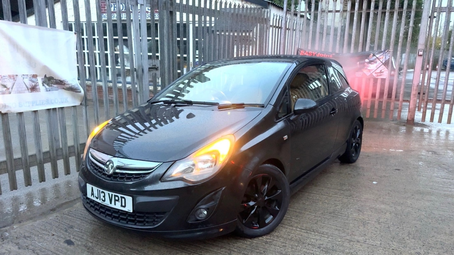 Used Vauxhall Corsa 2013 for sale - 76758356: Photo 1