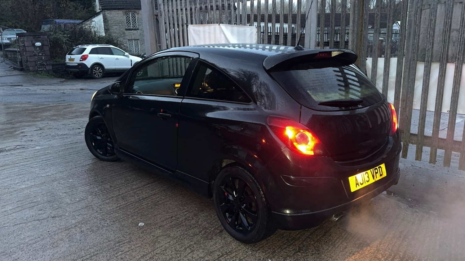 Used Vauxhall Corsa 2013 for sale - 76758356: Photo 3