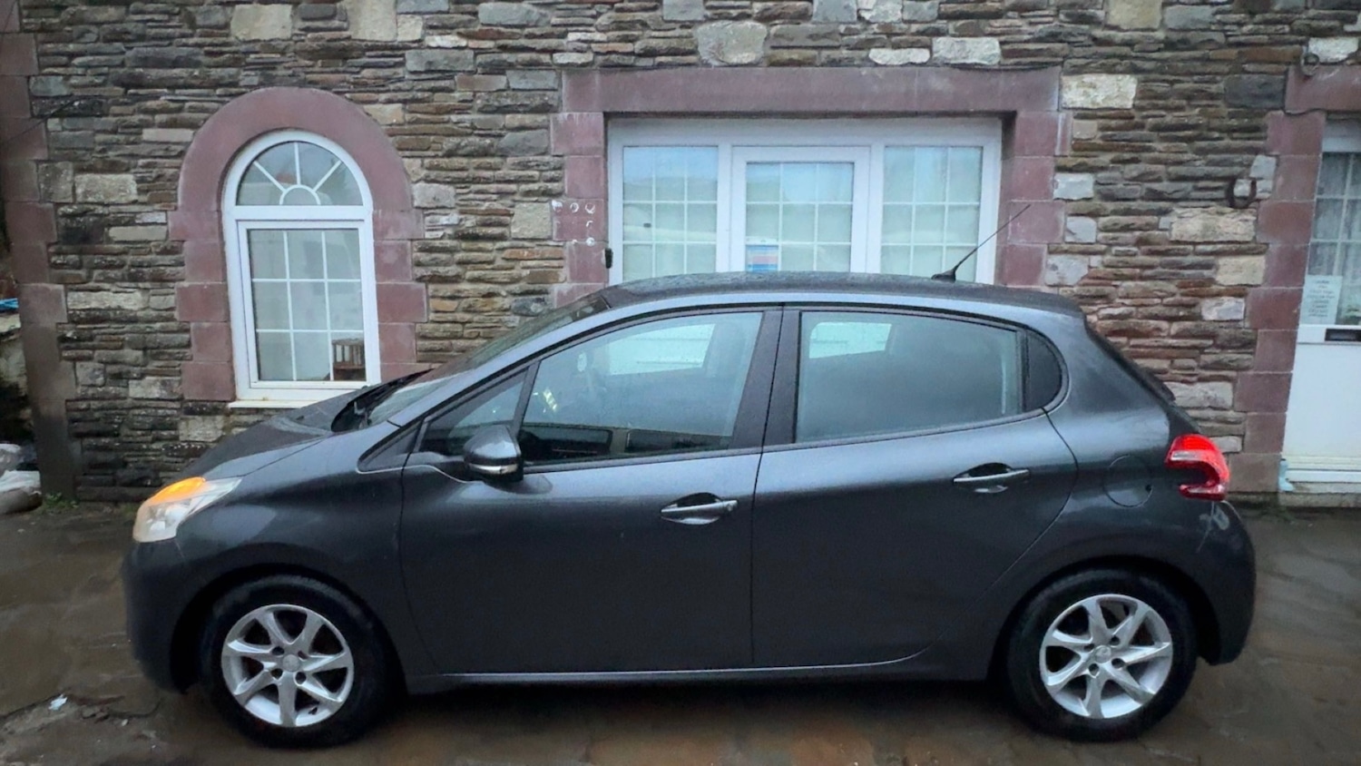 Used Peugeot 208 2013 for sale - 77466040: Photo 2