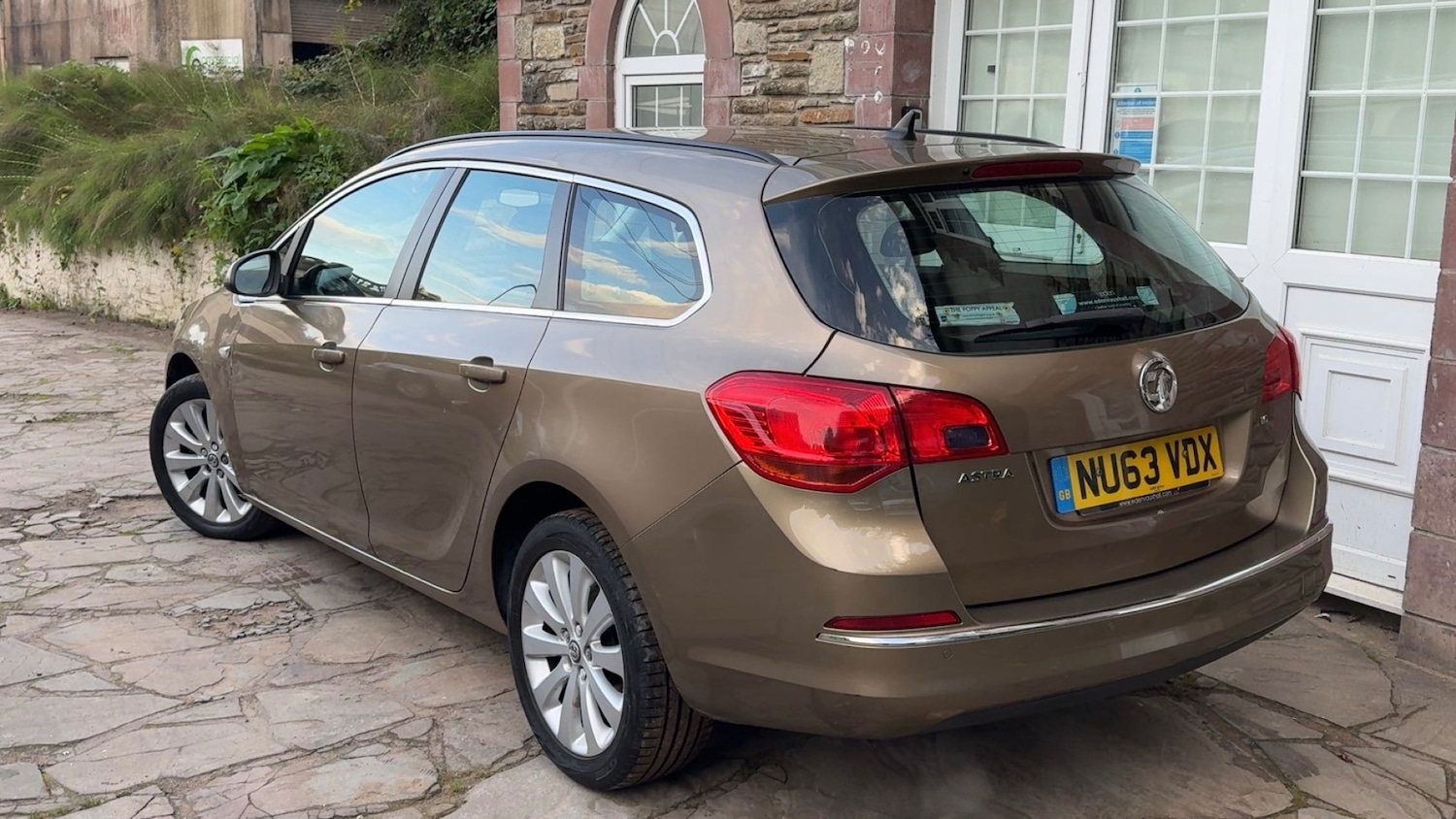 Used Vauxhall Astra 2013 for sale - 76669032: Photo 2