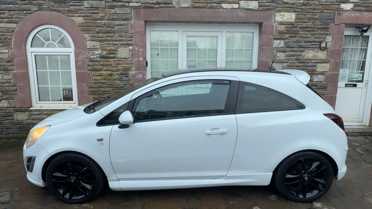 Used Vauxhall Corsa 2011 for sale - 77736965: Photo 2