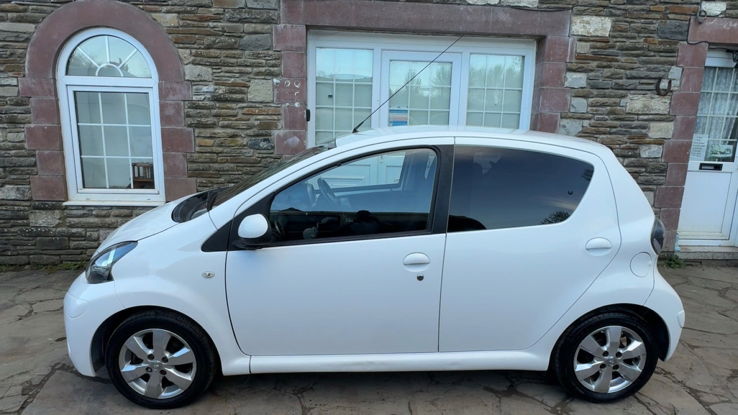 Used Toyota AYGO 2013 for sale - 78155748: Photo 2