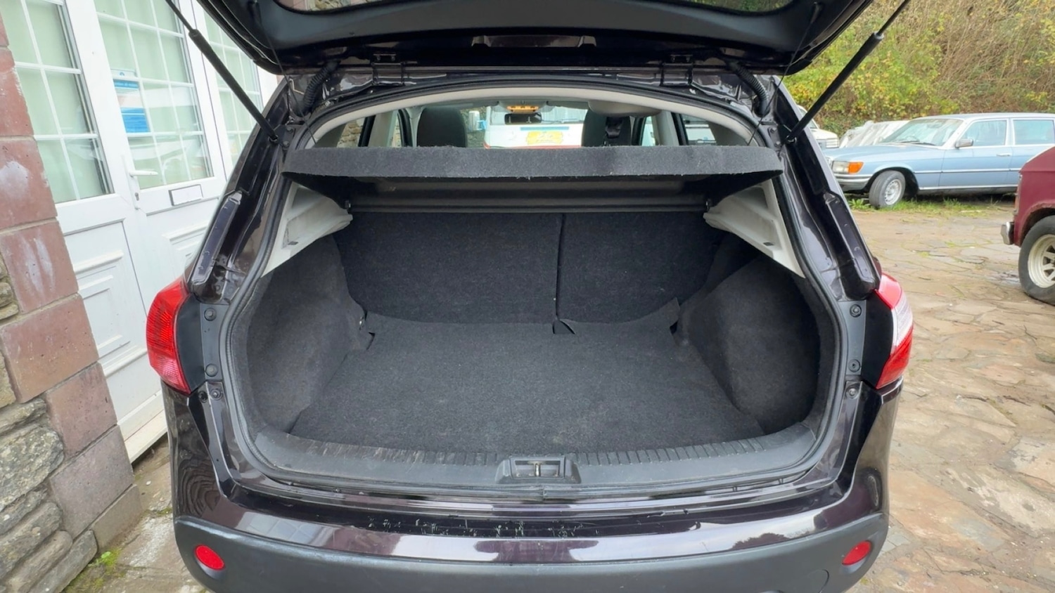 Used Nissan Qashqai 2011 for sale - 76726176: Photo 21