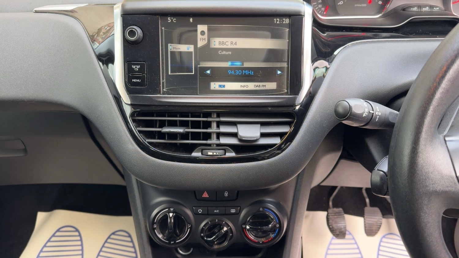 Used Peugeot 208 2014 for sale - 76951440: Photo 12