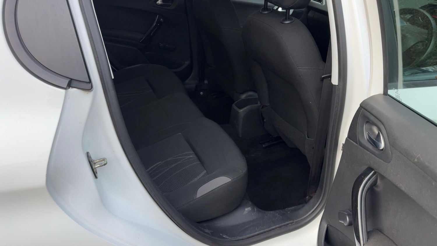 Used Peugeot 208 2014 for sale - 76951440: Photo 13