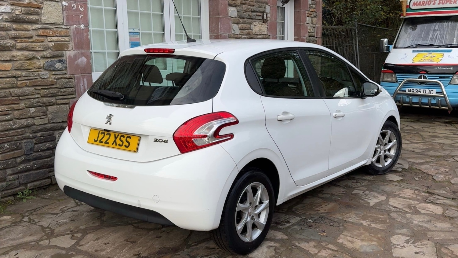Used Peugeot 208 2014 for sale - 76951440: Photo 4
