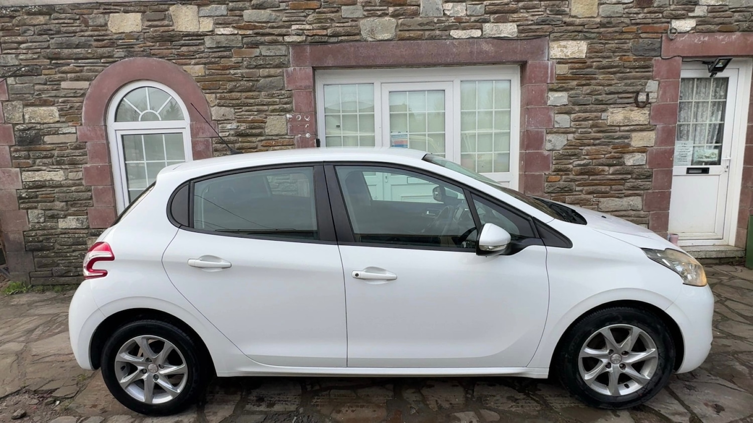 Used Peugeot 208 2014 for sale - 76951440: Photo 5