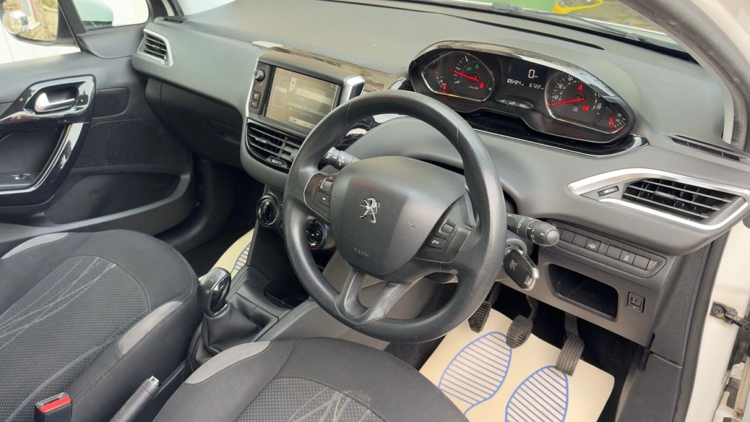 Used Peugeot 208 2014 for sale - 76951440: Photo 9