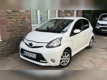 2013 (63) - 1.0 VVT-i Mode 5dr