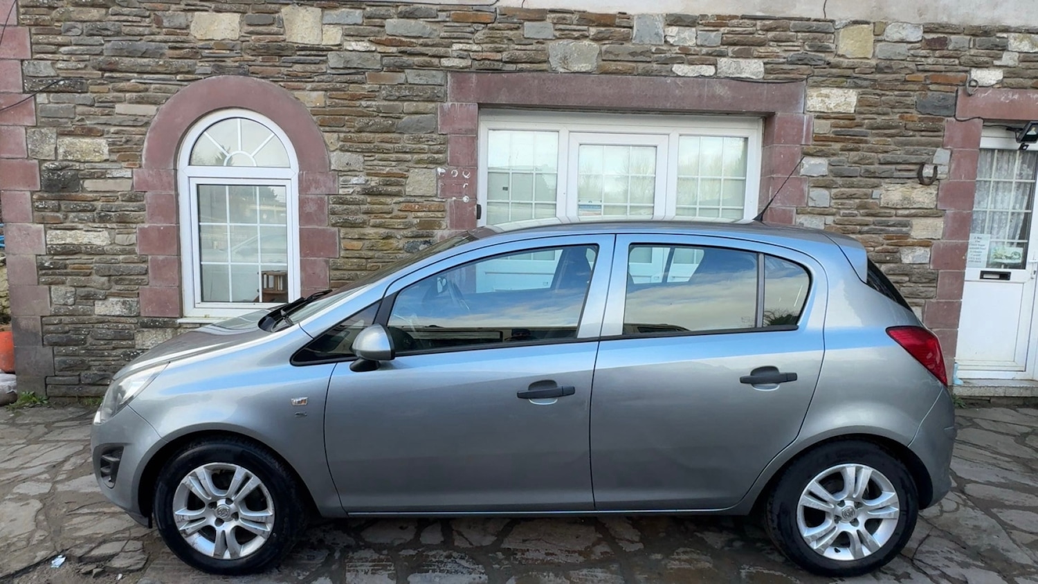 Used Vauxhall Corsa 2013 for sale - 78038387: Photo 2