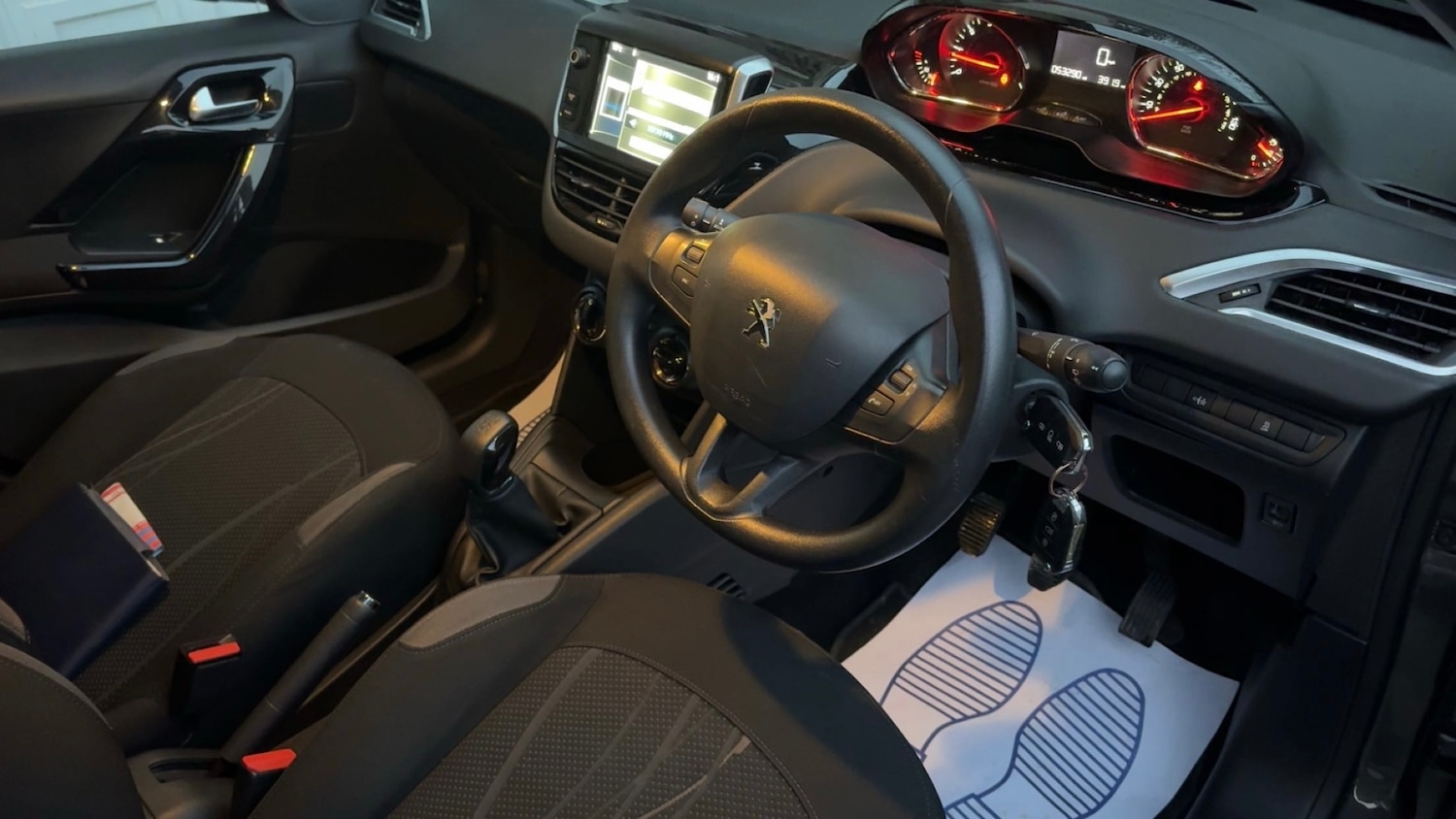 Used Peugeot 208 2013 for sale - 77084324: Photo 14