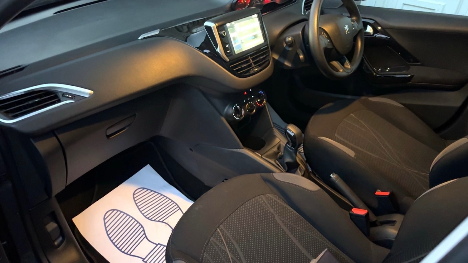 Used Peugeot 208 2013 for sale - 77084324: Photo 15