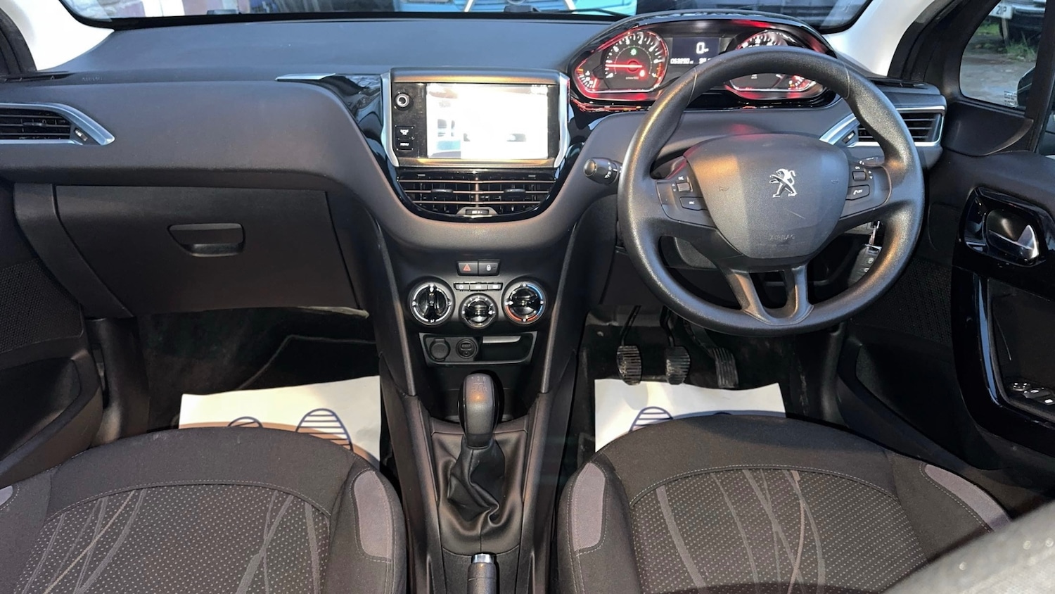 Used Peugeot 208 2013 for sale - 77084324: Photo 17