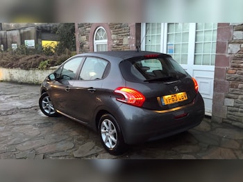 Used Peugeot 208 2013 for sale - 77084324: Photo