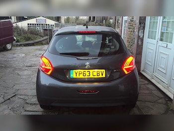 Used Peugeot 208 2013 for sale - 77084324: Photo