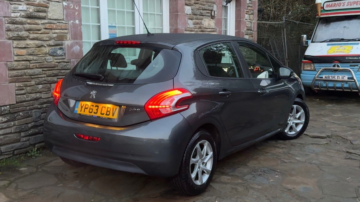 Used Peugeot 208 2013 for sale - 77084324: Photo 4