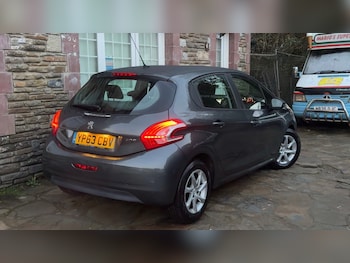 Used Peugeot 208 2013 for sale - 77084324: Photo