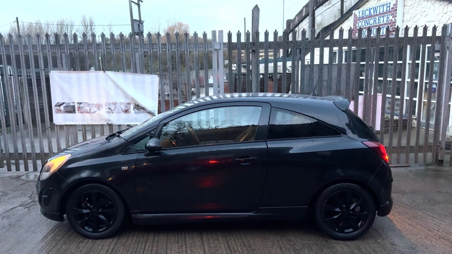 Used Vauxhall Corsa 2013 for sale - 77107926: Photo 2