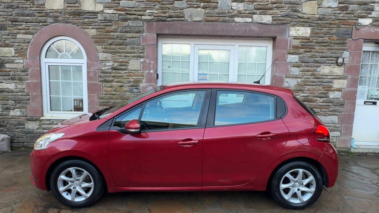 Used Peugeot 208 2016 for sale - 77354964: Photo 2