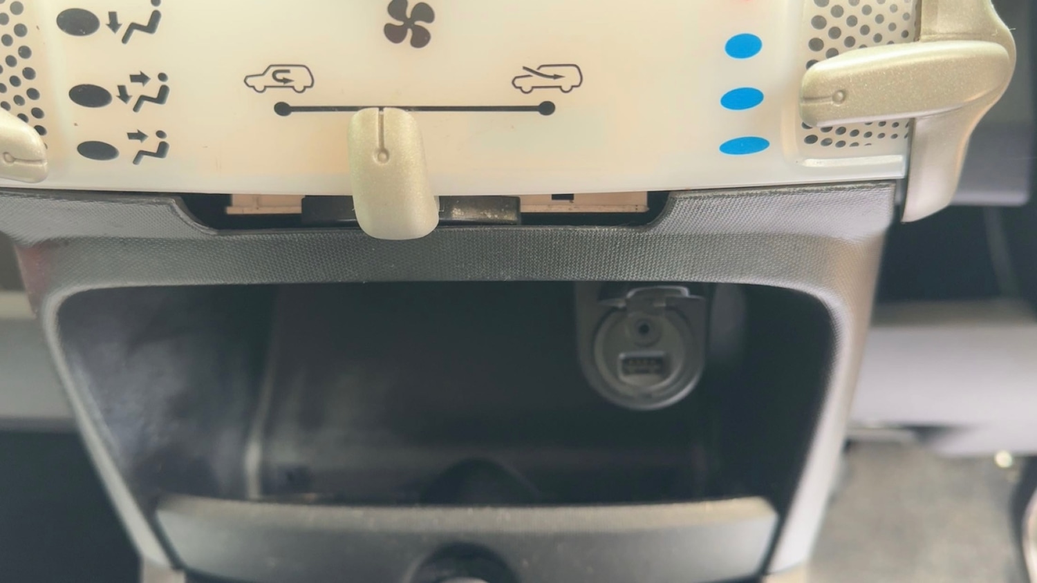 Used Peugeot 107 2013 for sale - 76511044: Photo 13