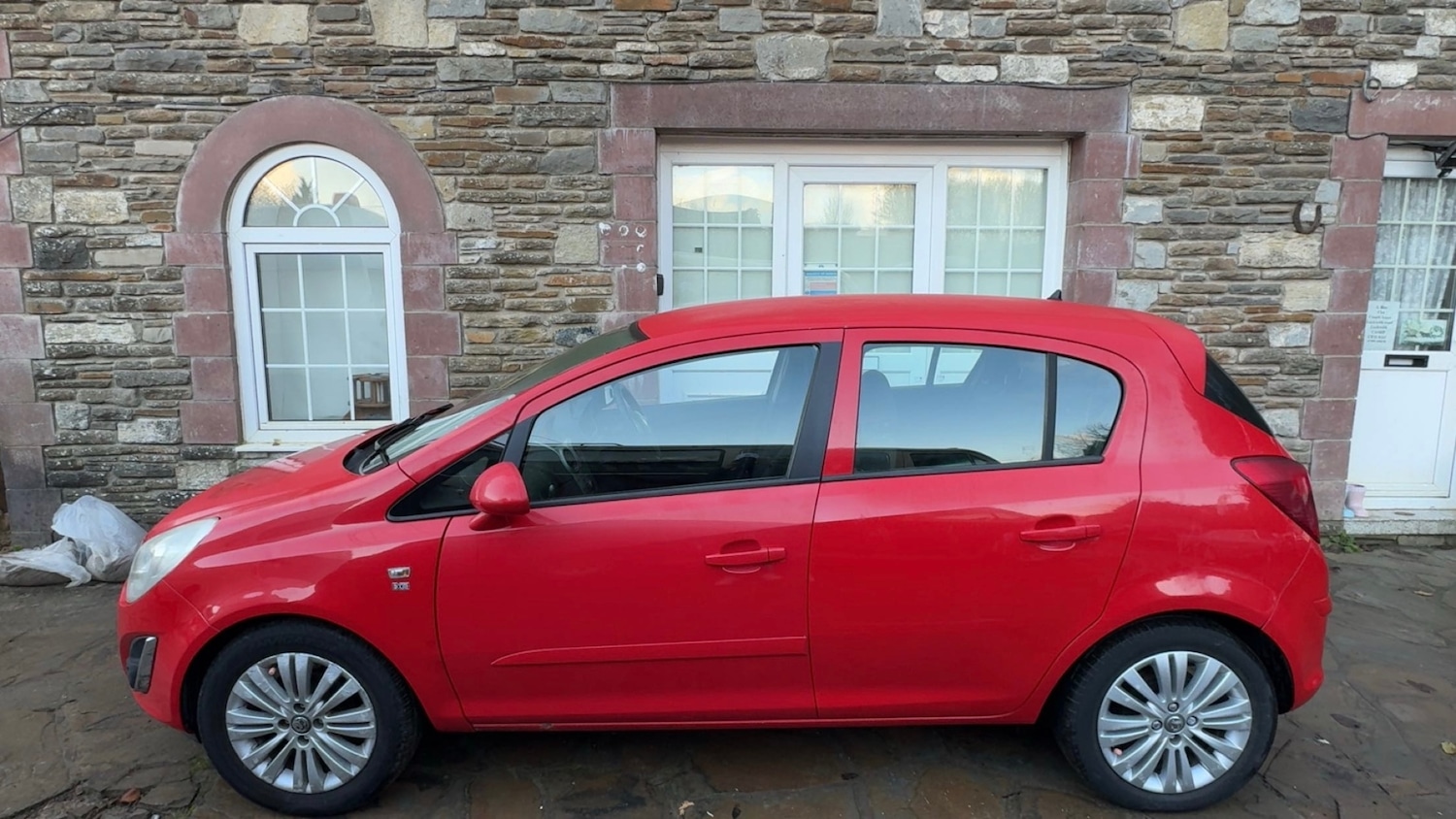 Used Vauxhall Corsa 2011 for sale - 76941294: Photo 2