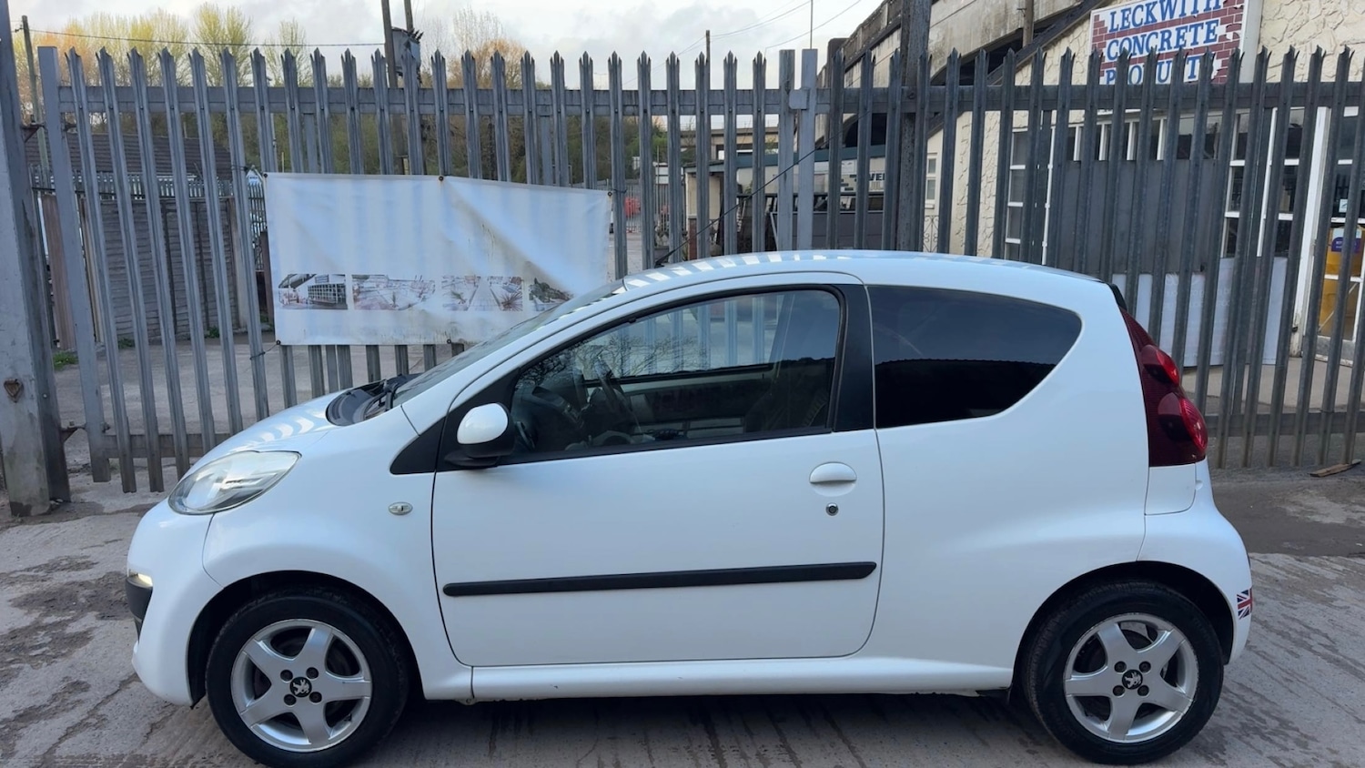 Used Peugeot 107 2014 for sale - 78139610: Photo 2