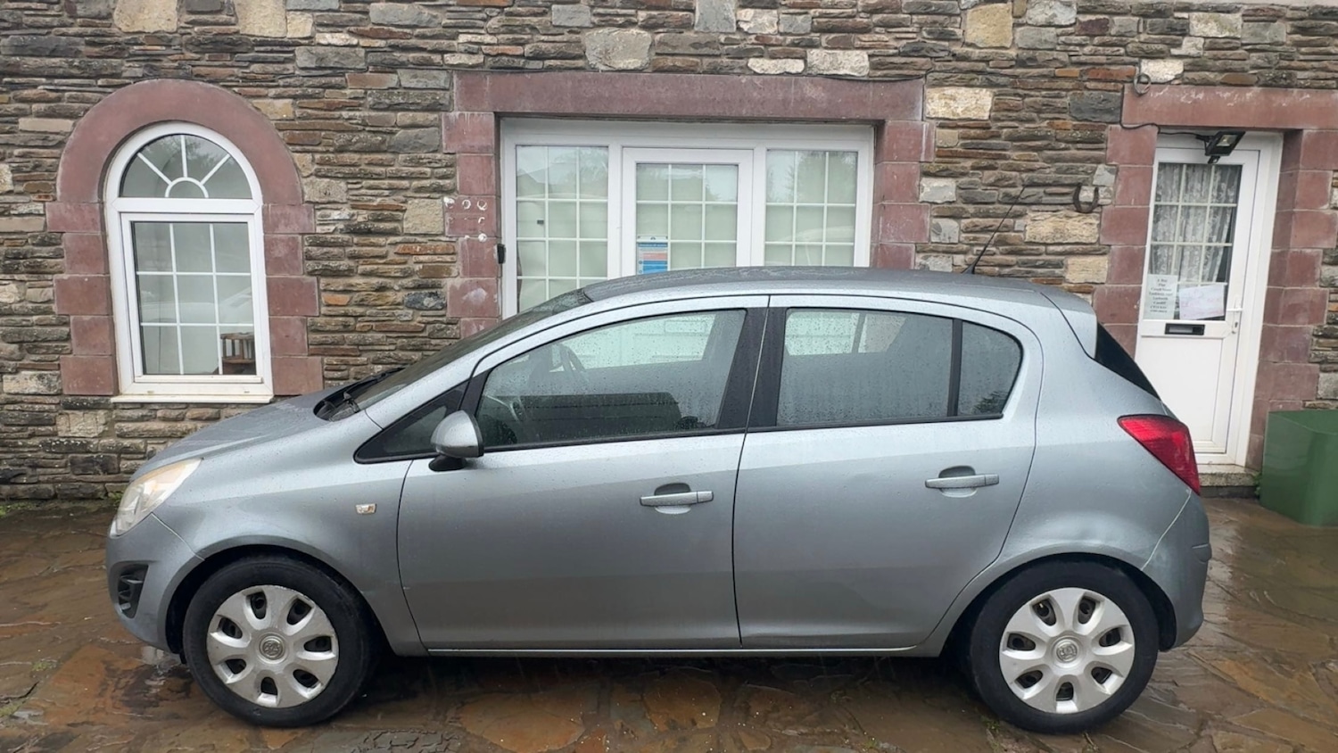 Used Vauxhall Corsa 2011 for sale - 76511037: Photo 2