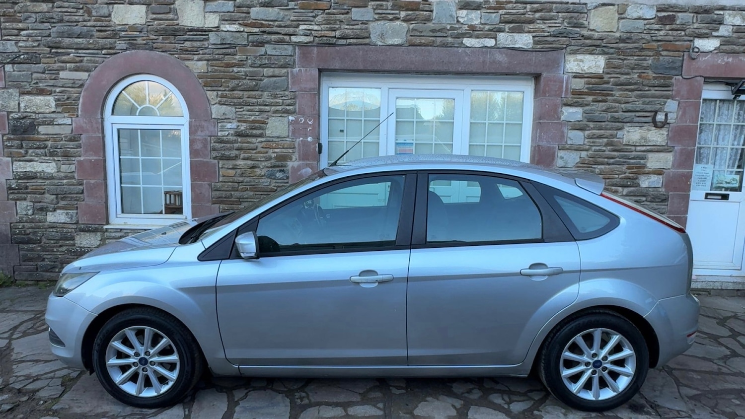 Used Ford Focus 2009 for sale - 76225488: Photo 2