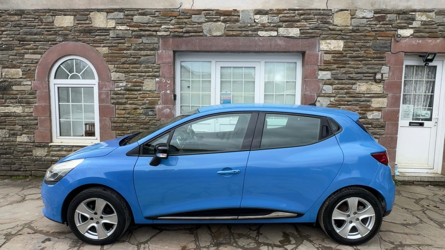 Used Renault Clio 2015 for sale - 77682664: Photo 2