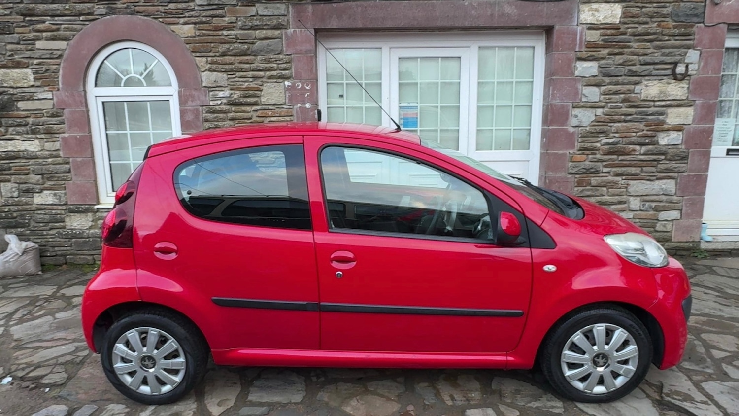 Used Peugeot 107 2014 for sale - 77342827: Photo 4